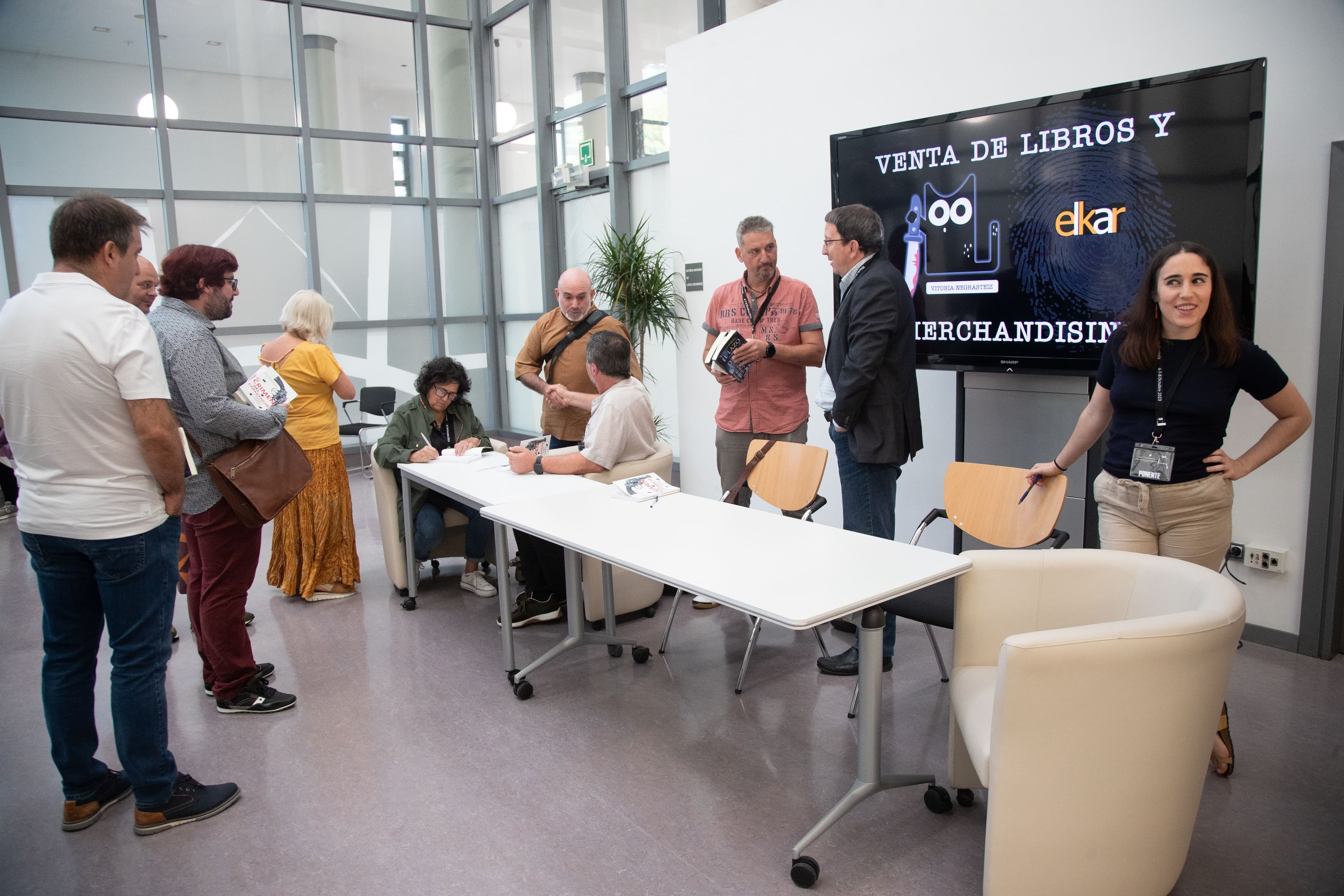 Firma de libros y encuentro con lectores en Vitoria-NeGrasteiz 2023